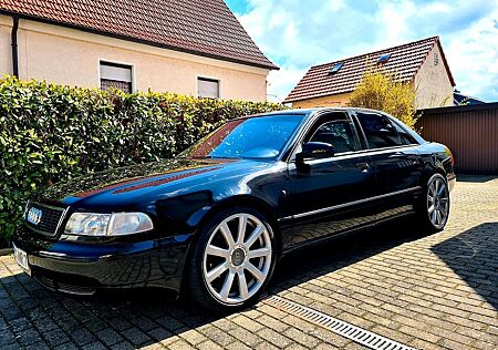 Audi A8 3.7 quattro tiptronic -