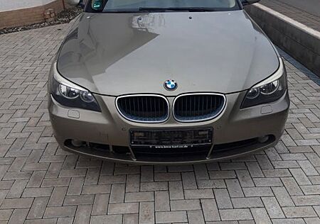 BMW 520i A -