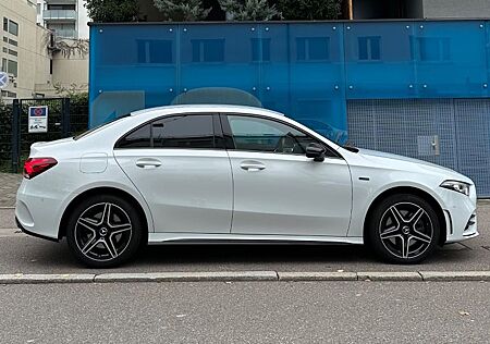 Mercedes-Benz A 250 A 250e Limousine, Edition in digitalweiß