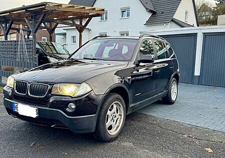 BMW X3 xDrive20i Xenon Navi 4xSHZ PDC AHK Leder TÜV