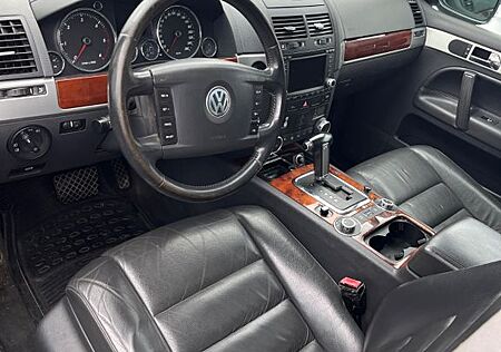 VW Touareg Volkswagen 3.0 V6 TDI Tiptronic Standard