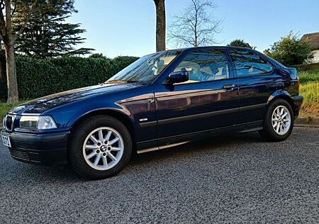 BMW 316i Compact -