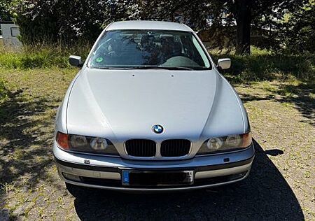 BMW 523i