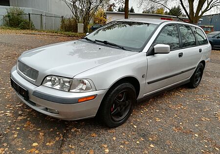 Volvo V40 1.8i, Klima, TÜV 10.2025