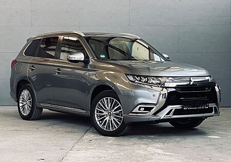 Mitsubishi Outlander PHEV Plus Spirit 4WD Leder Navi LED