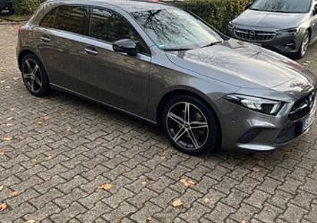 Mercedes-Benz A 220 4MATIC DCT -