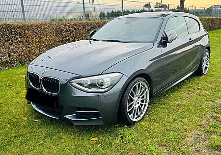 BMW M135i XENON NAVI KEYLESS H&K GSD PDC 1.HAND