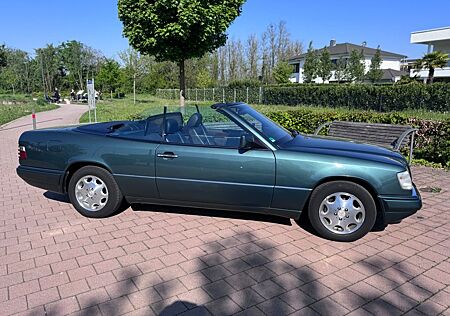 Mercedes-Benz 220