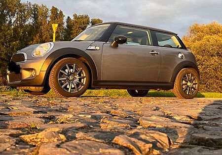 Mini Cooper S Topgepflegt mit Volleder und Holzdekor