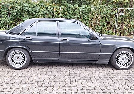 Mercedes-Benz 190 E 2.3