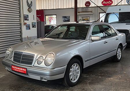 Mercedes-Benz E 240 Elegance/ Seit 1999 im letzten Besitz !