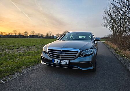 Mercedes-Benz E 220 E 220d T EXCLUSIVE Multibeam HUD 360 Distronic