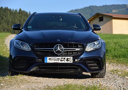 Mercedes-Benz E 63 AMG Mercedes-AMG E 63 4MATIC+ T Autom. ...