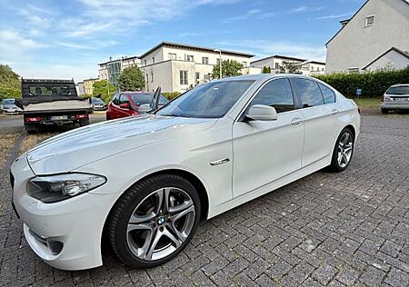 BMW 530d Sport Aut. Navi M HIFI PDC Xenon