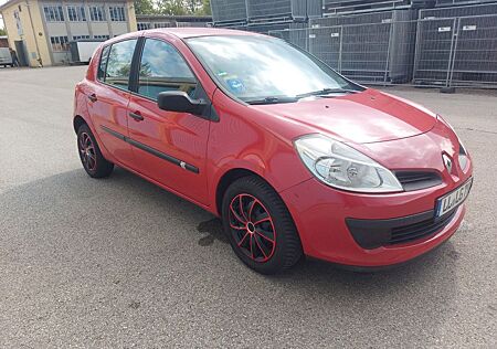 Renault Clio Authentique 1.2 16V 55kW Authentique