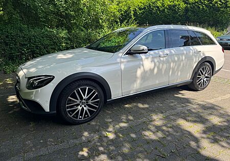 Mercedes-Benz E 220 d 4MATIC All-Terrain Pano HUD Burm. AHK