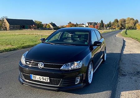 VW Jetta Volkswagen 2.0 TDI Highline Highline