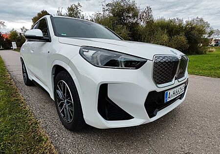 BMW iX1 eDrive20 - M-Sport, Head-Up, 360° Kamera