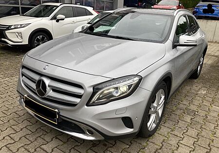 Mercedes-Benz GLA 200 7-G DTC Urban ACC/NAVI/PDC+Kam/H&K Sound