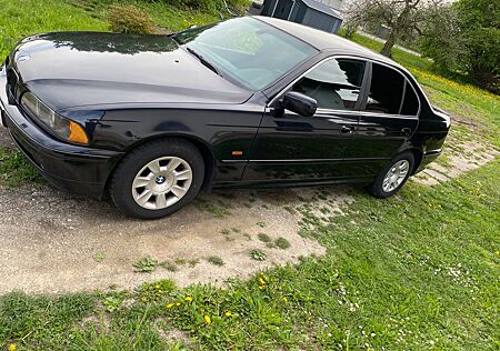 BMW 525i A -
