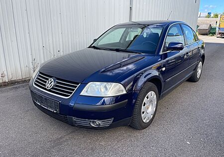 VW Passat Volkswagen Lim. Trendlineb Klima/Scheckheft/TÜV Neu