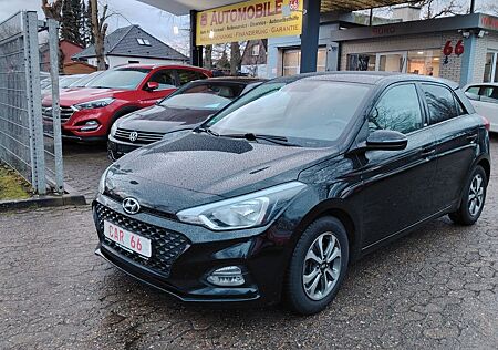 Hyundai i20 YES! / 1. Hand / Klimaautomatik /