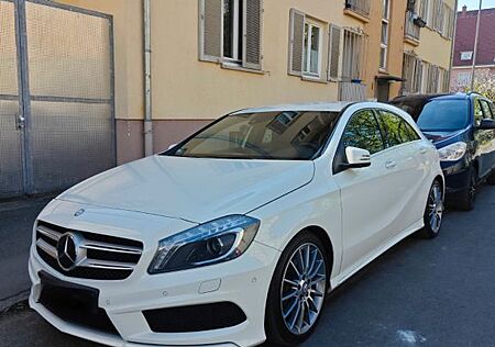 Mercedes-Benz A 200 BlueEFFICIENCY AMG Sport AMG Sport