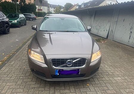 Volvo V70 D5 2.4 Automatik Leder Navi 8489€ VB