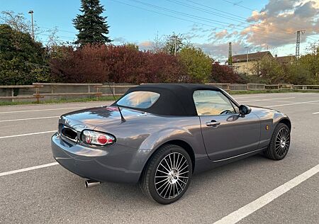 Mazda MX-5 mit optionalem Hardtop