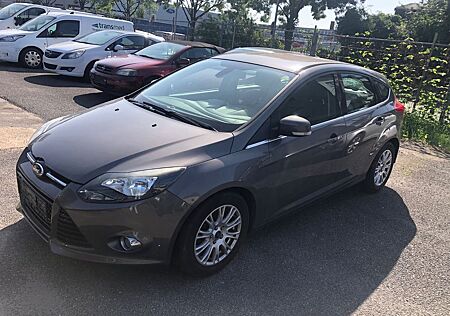 Ford Focus Lim. Titanium NEU MODEL EURO 5