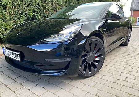 Tesla Model 3 Allradantrieb mit Dualmotor Performa...