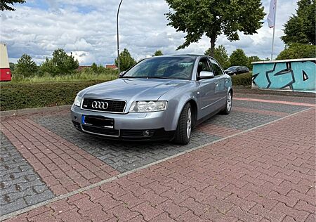 Audi A4 2.5TDI 120kW - S-line