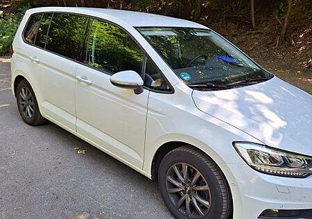 VW Touran Volkswagen 2.0 TDI SCR DSG 1. Hand