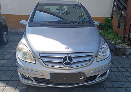 Mercedes-Benz B 200 -