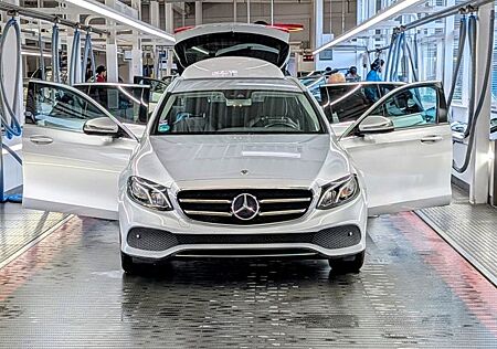 Mercedes-Benz E 220 Mercede Benz d T 9G Avantgarde Comand LED