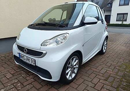 Smart ForTwo cabrio 1.0 52kW mhd / Leder / Navi / GJR