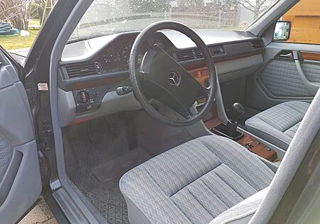 Mercedes-Benz 200 // 90.000km