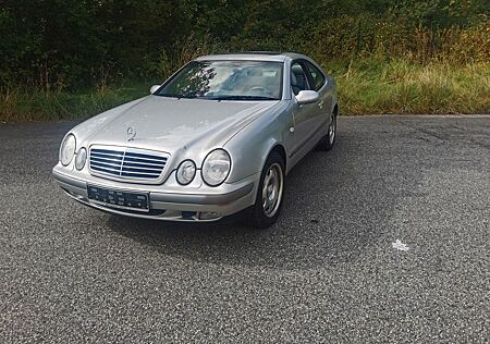 Mercedes-Benz CLK 200 zu verkaufen