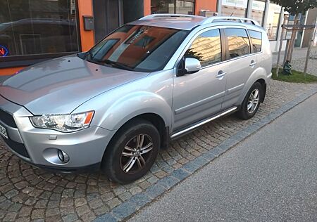 Mitsubishi Outlander 2.2 DI-D Instyle 4WD TC-SST Instyle