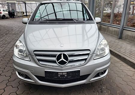 Mercedes-Benz B 180 . 1.7. BLUE EFFICIENCY. NAVI.