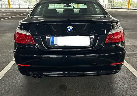 BMW 523i -