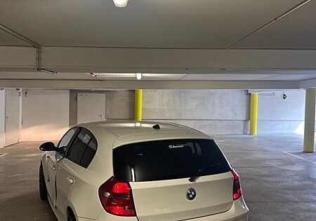 BMW 118i -E87