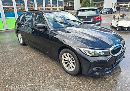 BMW 320 d Tour. Advantage LED Live Cockpit
