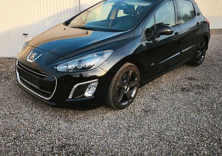 Peugeot 308 GTi Benziner 200PS Xenon PDC Navi nur 135tkm
