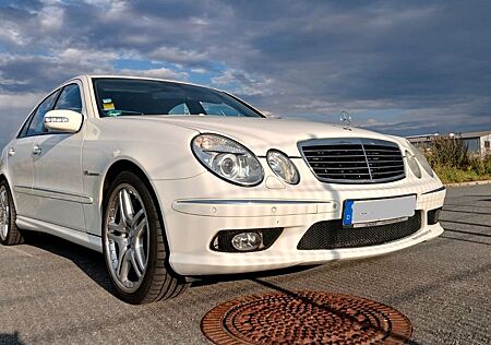 Mercedes-Benz E 55 AMG V8-Kompressor, scheckheft-gepflegt
