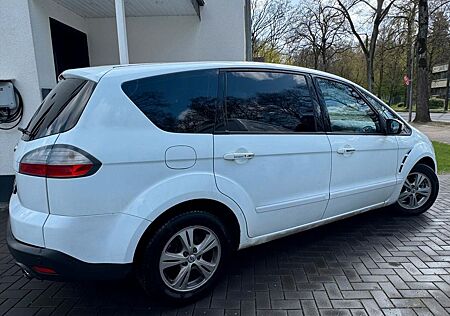 Ford S-Max 2,2 TDCi 129kW mit AHK