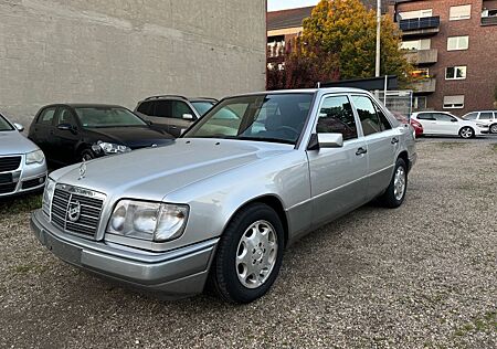 Mercedes-Benz E 220 /AUTOMATIK / KLIMA /1 - HAND /TYP-124*