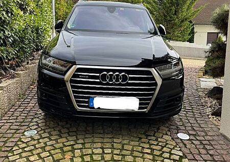 Audi Q7 3.0 TDI quattro S-line 7Sitze LED Matrix PANO