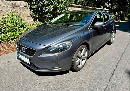 Volvo V40 D3 Momentum VIELE NEUTEILE