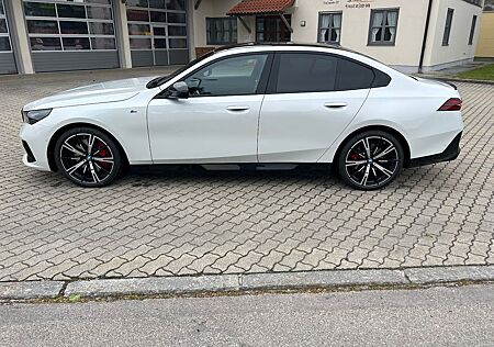BMW i5 40eDrive/M SportPRO/VOLL/CARBON/8-Fach WR/SR